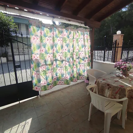 Apartment Niki's House 1